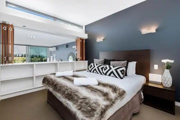 Luxury Lakeview 2 Bedroom Apartment Квинстаун Экстерьер фото