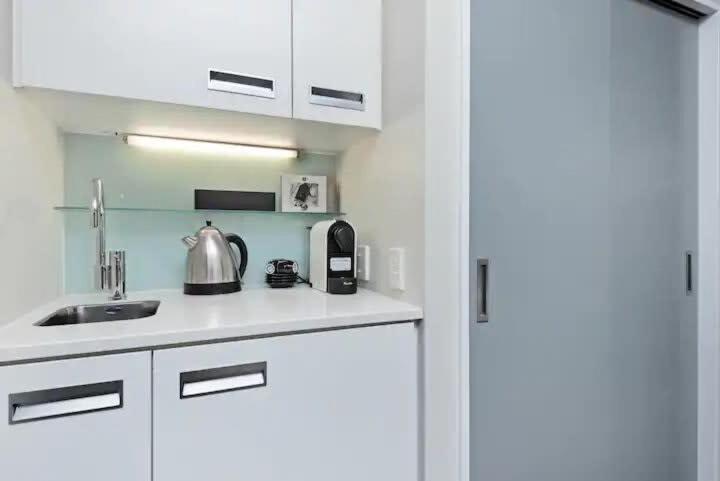 Luxury Lakeview 2 Bedroom Apartment Квинстаун Экстерьер фото