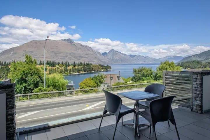Luxury Lakeview 2 Bedroom Apartment Квинстаун Экстерьер фото